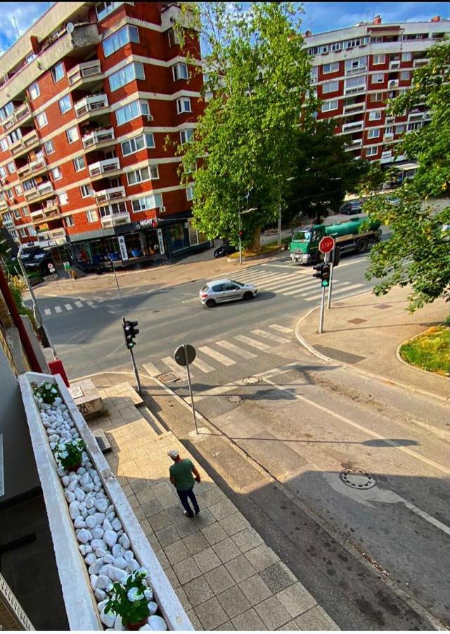 Apartman Omar Stan Na Dan Besplatan Parking Szarajevó Kültér fotó