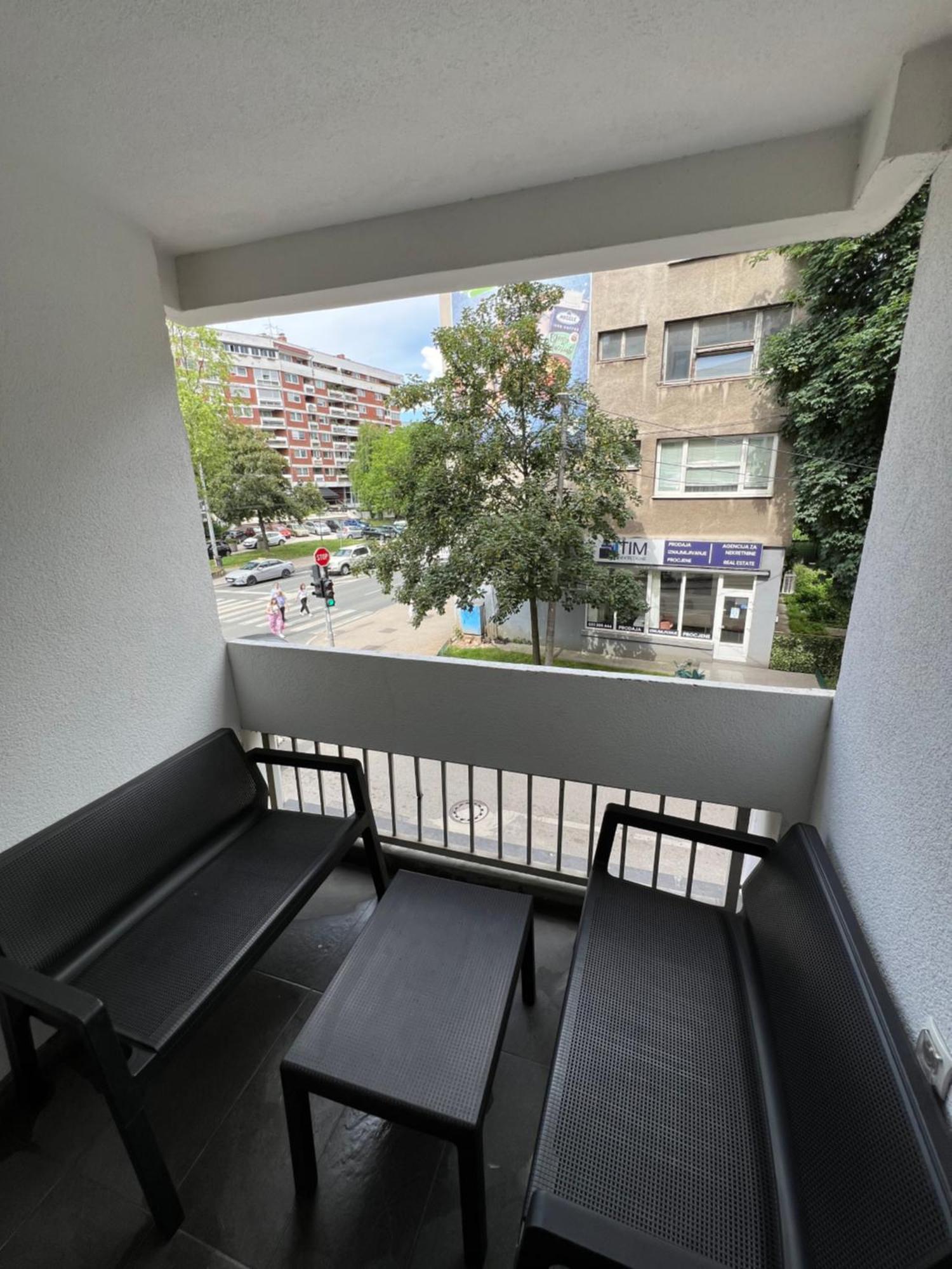 Apartman Omar Stan Na Dan Besplatan Parking Szarajevó Kültér fotó